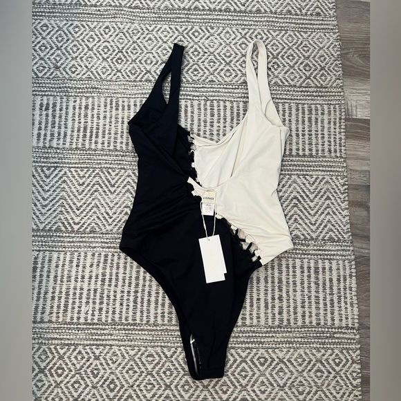 L SPACE SOLSTICE ONE PIECE SWIMSUIT - Picture 5 of 9